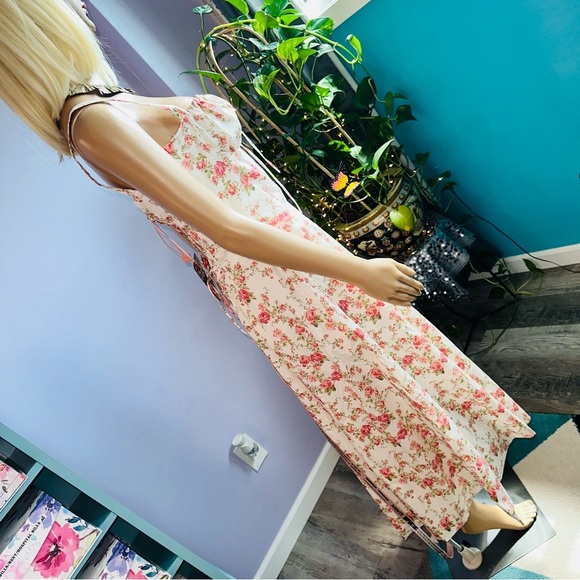 Carmen Bustier Sundress
HOUSE OF CB - Picture 16 of 17